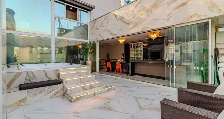 Cobertura triplex à venda no centro de Balneário Camboriú