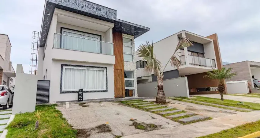 Casa à venda dentro de um condomínio fechado na cidade de camboriú.