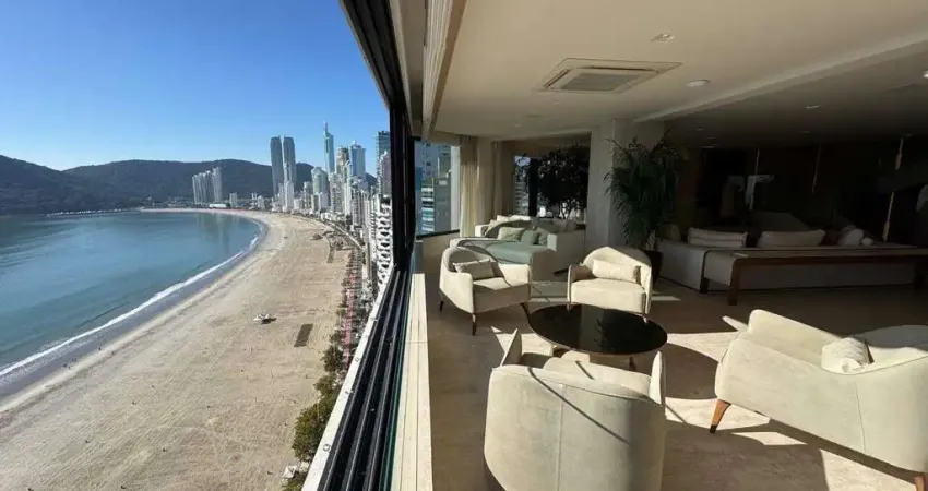 Cobertura duplex Frente Mar à venda no Centro em Balneário Camboriú.