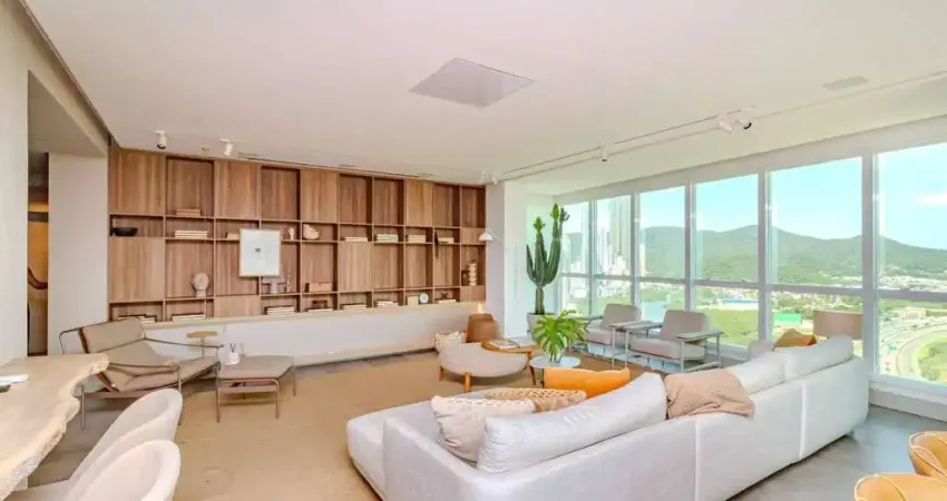 Apartamento no Ed. Marina Beach Towers em Balneário Camboriú