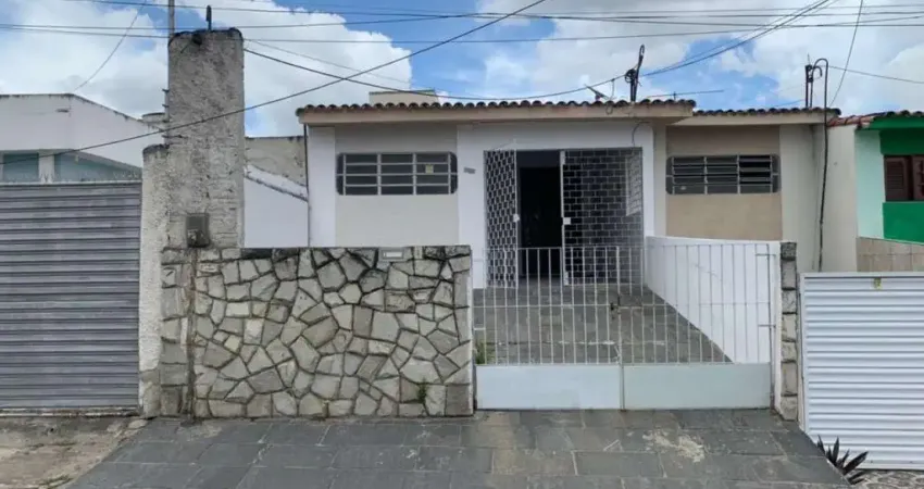 Casa Residencial com 3 quartos  para alugar, 160.00 m2 por R$1250.00  - Indianopolis - Caruaru/PE