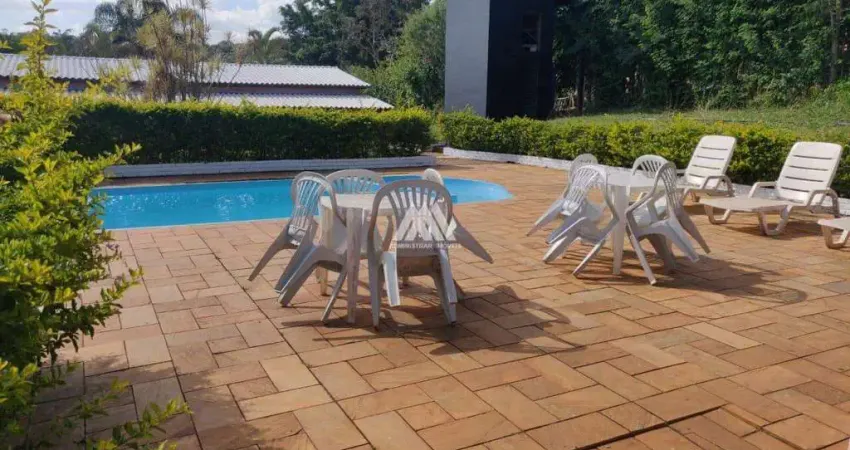 Alugo chácara em itatiaiuçu com 07 quartos e piscina excelente localização.