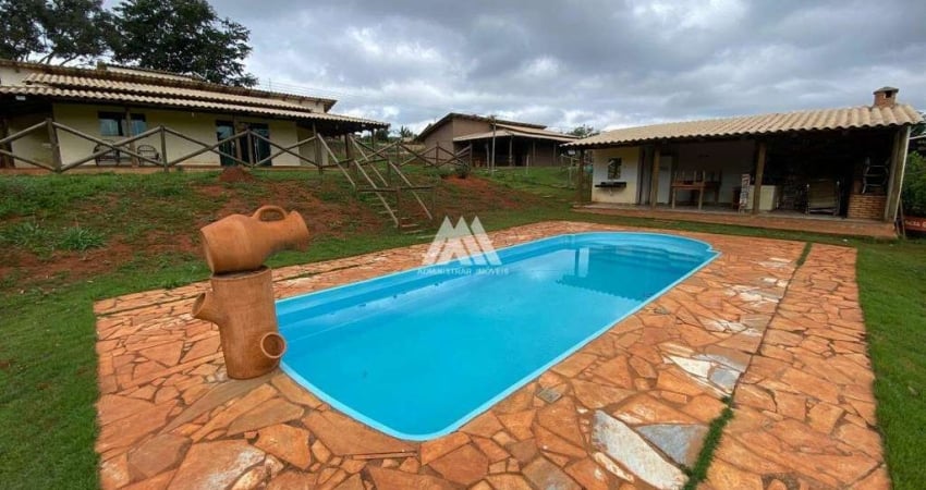 Vendo chácara em Itatiaiuçu de 1000m² com 03 quartos e piscina excelente localização.