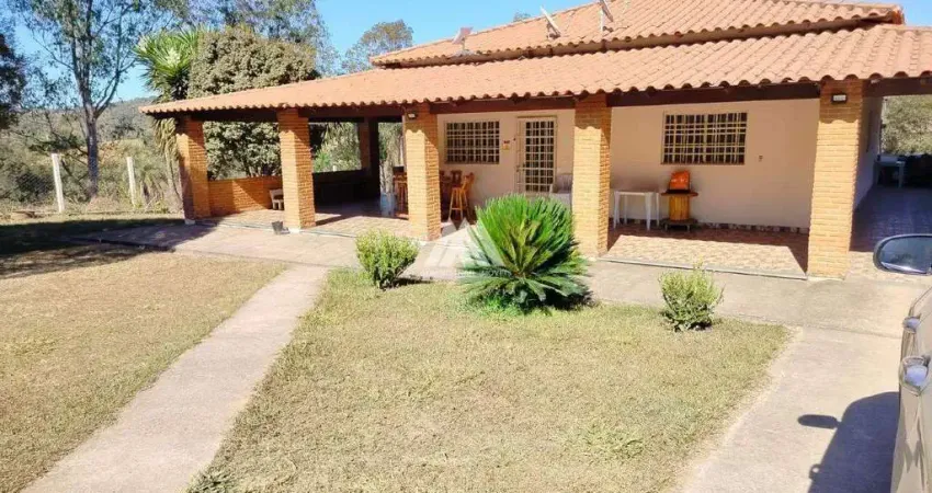 Vendo chácara em itatiaiuçu de 12.000m² com 03 quartos excelente localização.