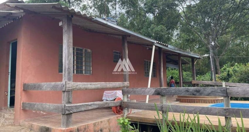 Vendo chácara em Itaúna de 1200m² com 03 quartos excelente localização.