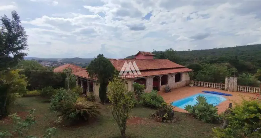 Vendo chácara em itatiaiuçu de 1470m² com 03 quartos e piscina excelente localização.