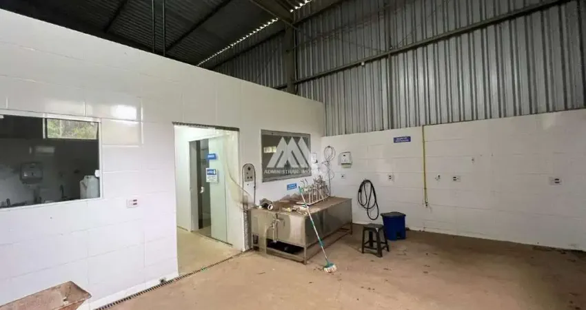 Alugo galpão em itatiaiuçu de 190m² com excelente localização.