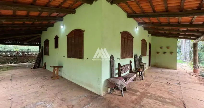 Alugo casa em itatiaiuçu com 02 pavimentos excelente localização.