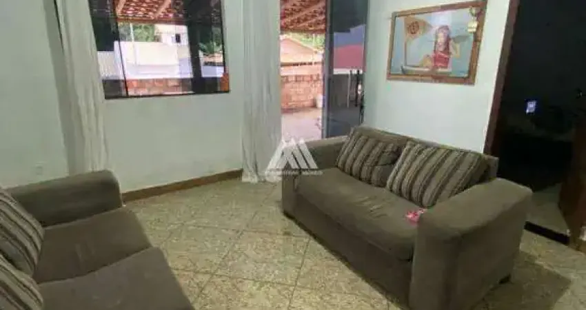 Vendo casa em Itatiaiuçu em excelente localização!