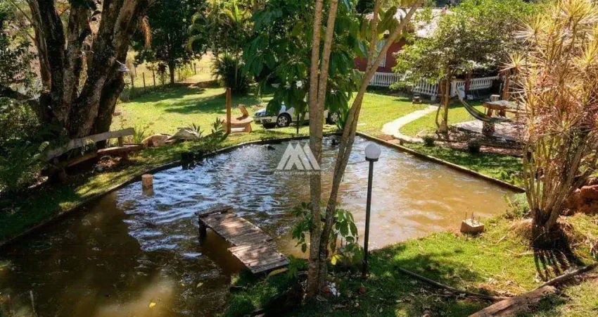 Vendo sítio em Itatiaiuçu de 8000m² com 03 quartos e piscina excelente localização