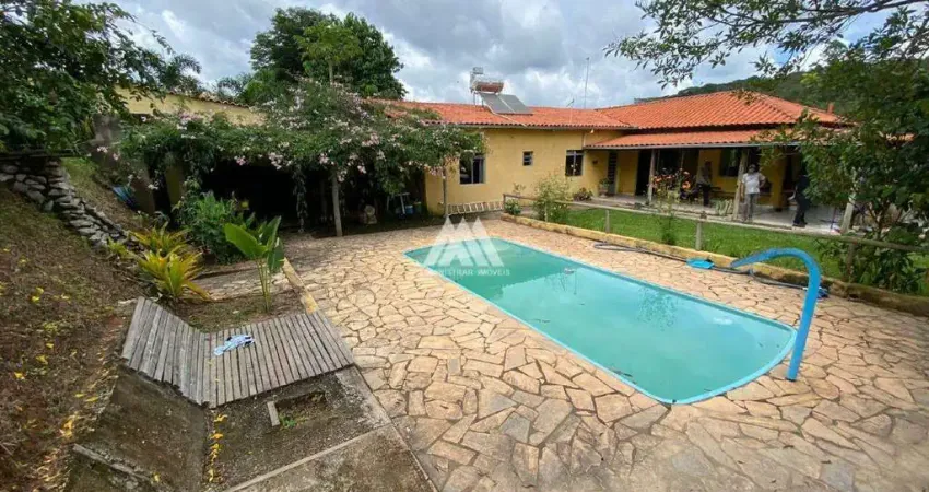 Vendo chácara em Itatiaiuçu de 5000m² com 03 quartos e piscina excelente localização