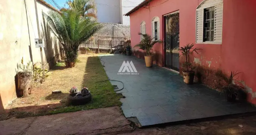 Vendo casa em Itatiaiuçu com 03 quartos e piscina excelente localização