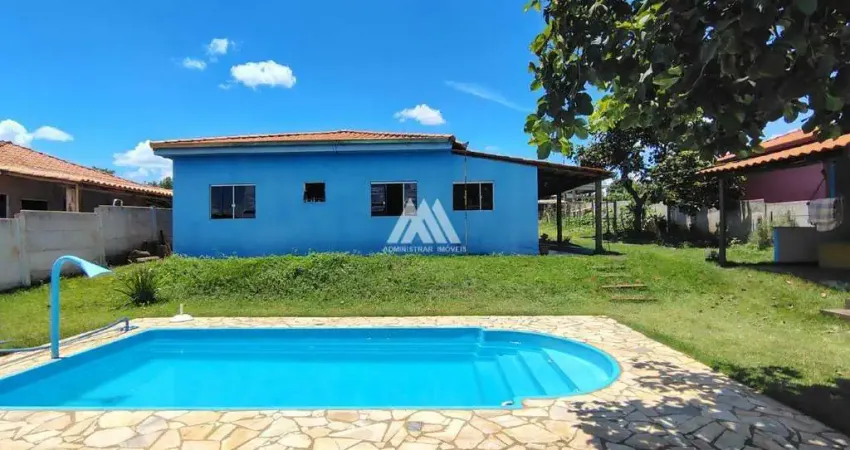 Vendo chácara em Itatiaiuçu de 1000m² com 03 quartos e piscina excelente localização.