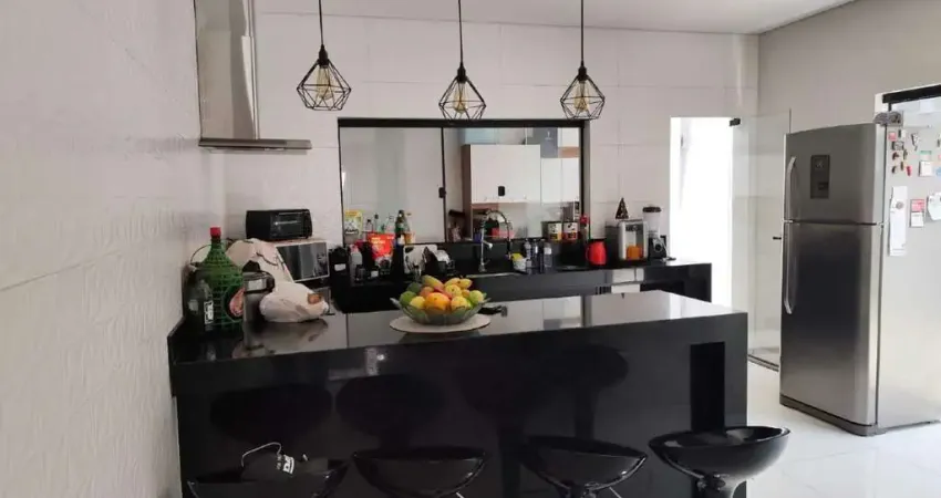 Casa com 03 quartos, possui habite-se á venda em Igarapé-MG!