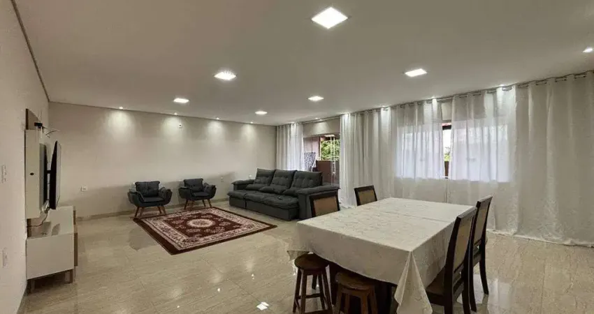 Casa á venda em lote de 360m² com loja em Igarapé-MG!