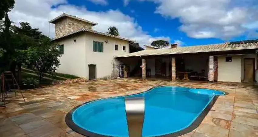 Casa á venda em condomínio, sendo ótima localização em Igarapé MG!