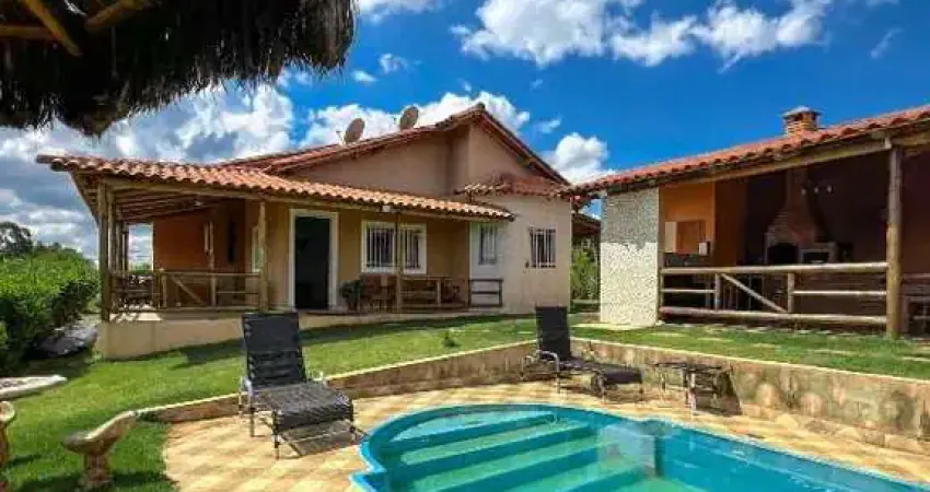 Sítio á venda sendo mobiliado, terreno de 1000m² em Mateus Leme MG!