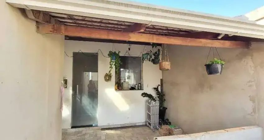 Casa á venda com 02 Quartos, terreno de 180m² em Igarapé MG!