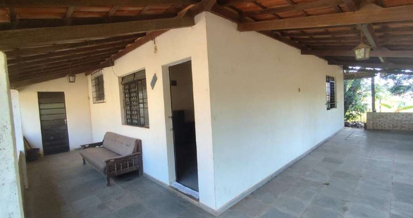 Casa com 02 quartos para locação em São Joaquim de Bicas-MG!