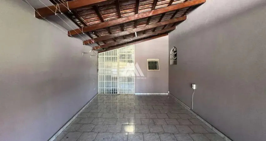 Alugo casa com 03 quartos e 02 vagas de garagem Residencial Veredas- Itaúna/ MG!!