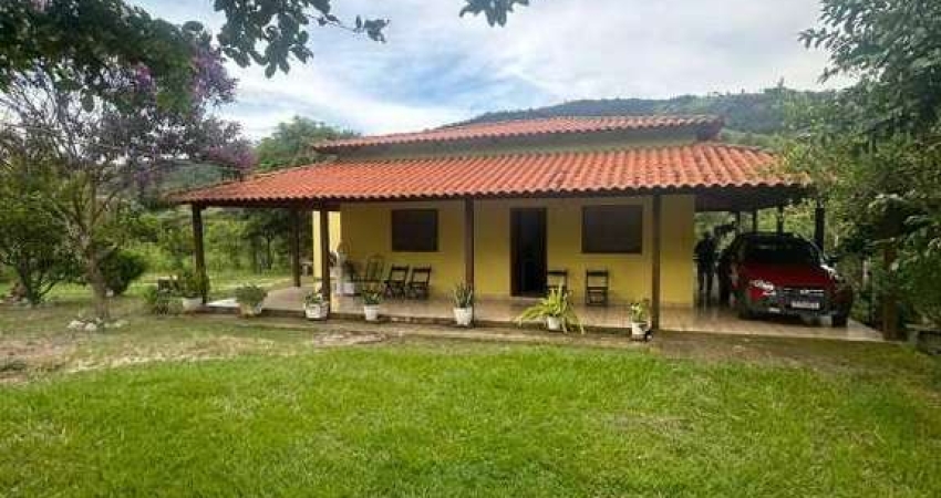Sítio á venda de 4.000m² com 03 quartos sendo 01 suíte em Rio Manso MG!