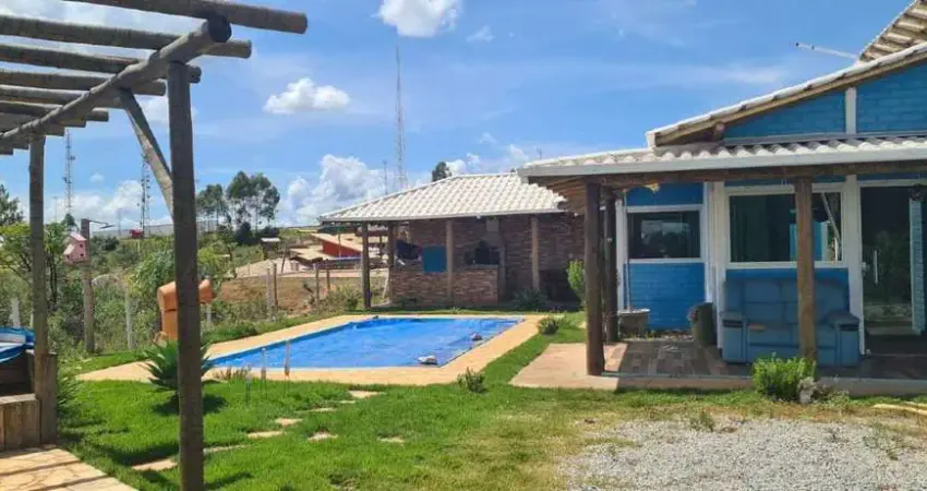 Chácara à venda: 1000m², 03 quartos (1 suíte), piscina, jacuzzi, área gourmet .