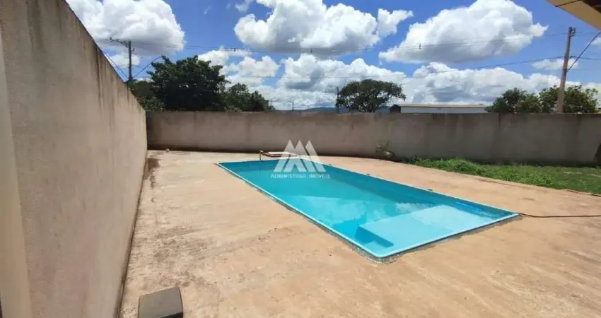 Vendo casa ampla, avarandada e com acabamento impecável em itatiaiuçu!