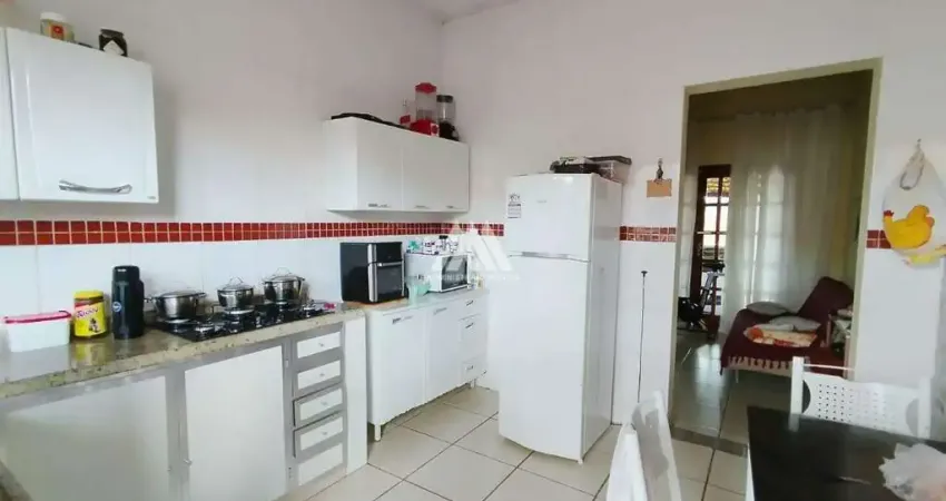 Vendo casa em itatiaiuçu com 03 quartos com uma excelente localização!