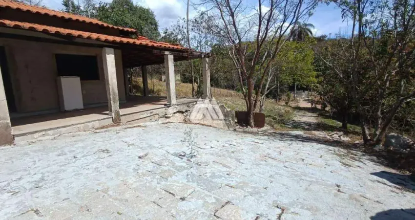 Vendo terreno rural com construção em itatiaiuçu com excelente localização!