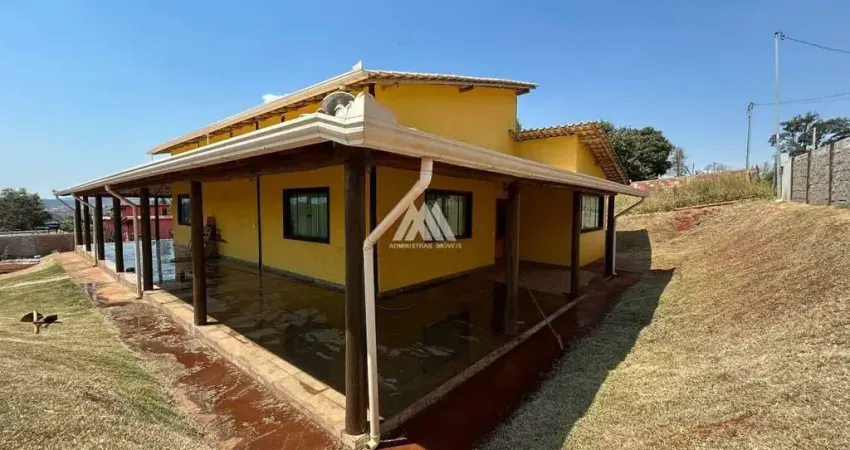Alugo sitio com 3 quartos em itatiaiuçu com excelente localização!