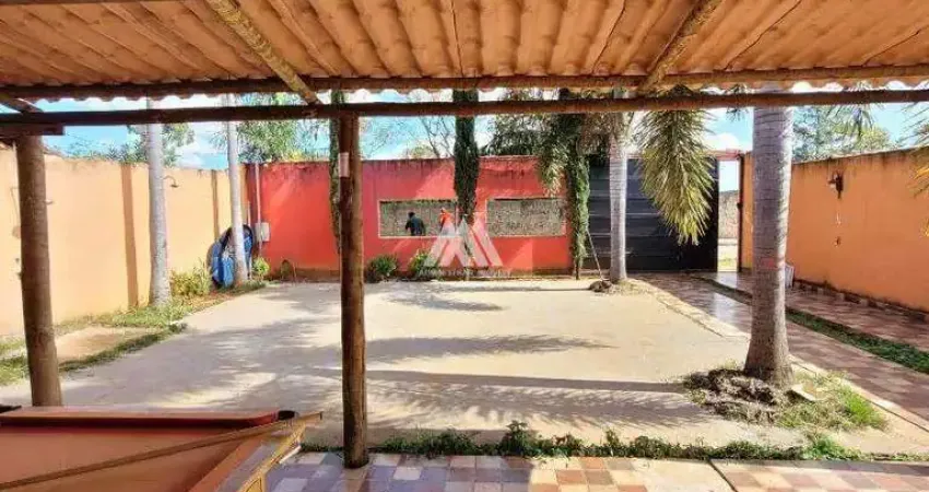 Vendo casa com 03 quartos em igarapé com excelente localização!