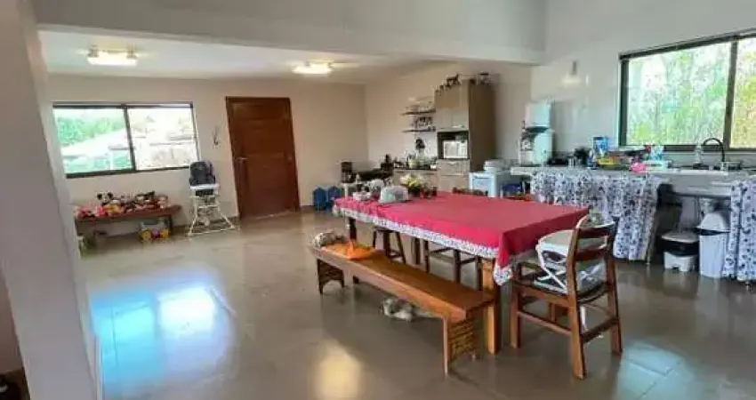 Casa á venda em condomínio de 2460m², com 03 quartos sendo 01 suíte em igarapé mg!