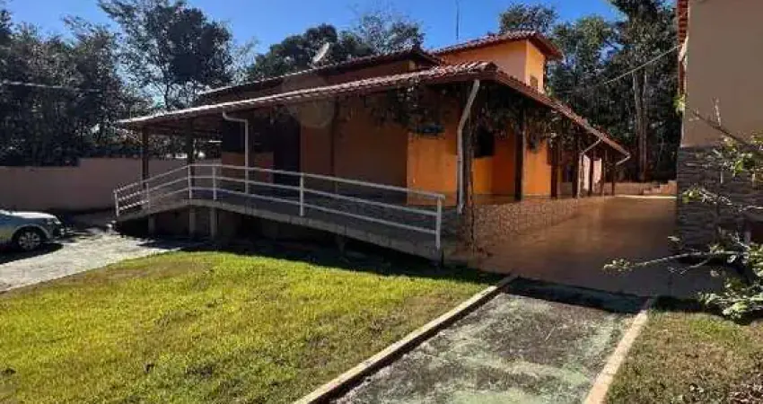 Chácara á venda com 05 quartos sendo 01 suíte, terreno de 2800m² em bonfim-mg.