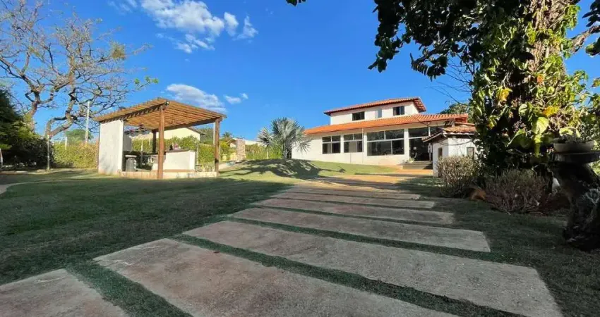 Chácara á venda com 04 quartos sendo 01 suíte, terreno de 1.000m² em igarapé-mg.