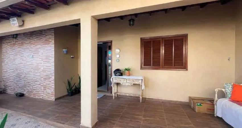 Casa á venda com 03 quartos sendo 01 suíte, com loja no centro de igarapé mg!