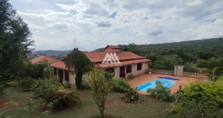 Vendo chácara em itatiaiuçu de 1470m² com 03 quartos e piscina excelente localização.