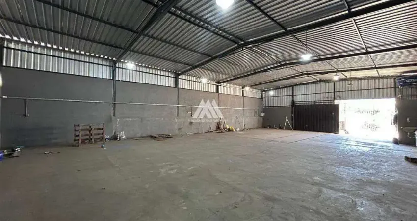 Alugo galpão comercial com 240m², amplo espaço e ótima localização!!