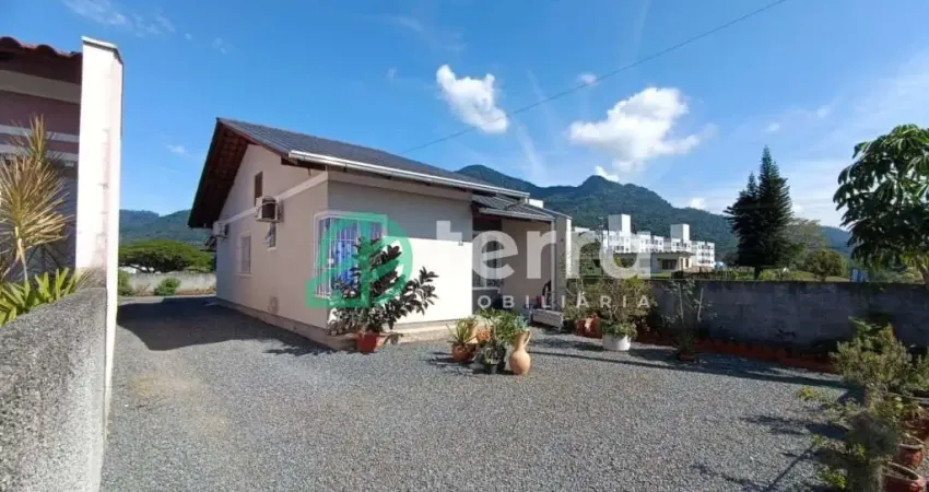 Casa com 3 quartos para alugar no Warnow, Indaial 