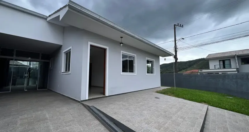 Casa com 3 dormitórios sendo 1 suíte no bairro potecas - jardim botanico - são josé - sc