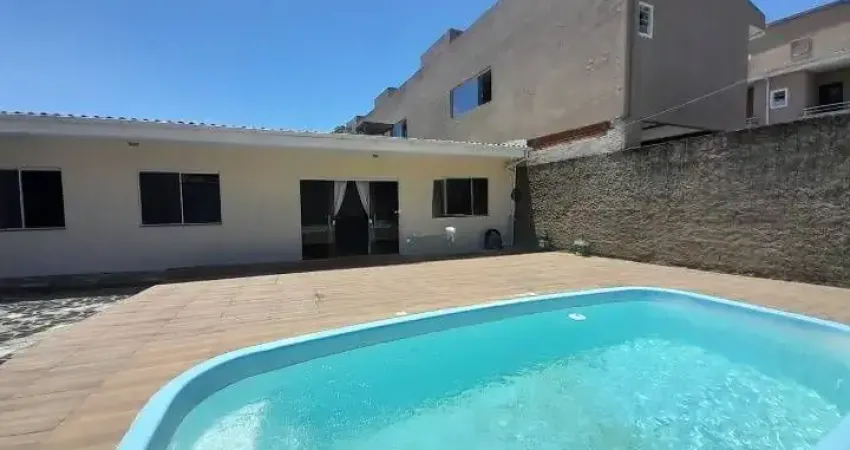Casa com 02 dormitórios e piscina bairro serraria são josé sc