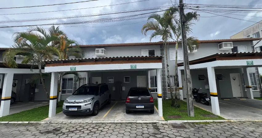 Sobrado 02 dormitórios em condomínio fechado à venda no bairro do sertão do imaruim em são josé.