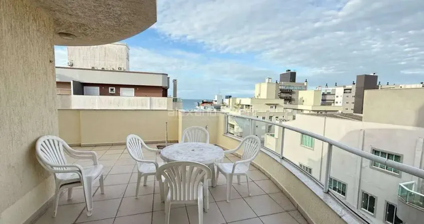 Cobertura com pequena vista ao mar