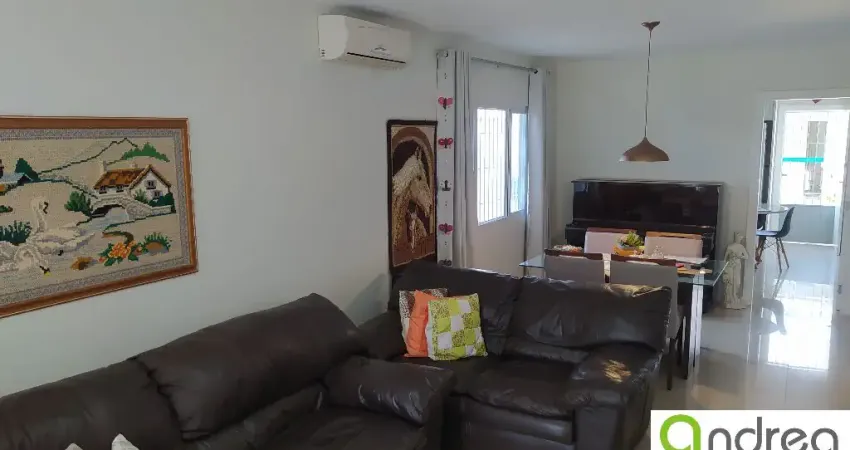 11654- Ampla Casa com 4 dormitórios – Centro – Biguaçu