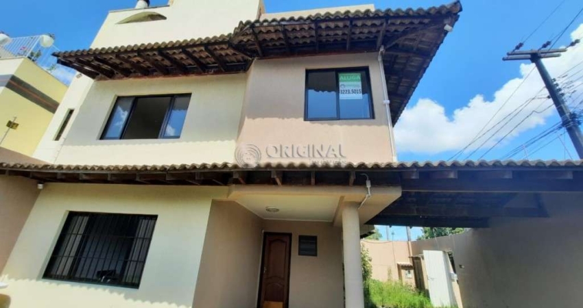 Sobrado com 3 quartos  para alugar, 200.00 m2 por R$3200.00  - Xaxim - Curitiba/PR