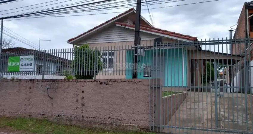 Casa com 2 quartos para alugar na Rua Antônio Escorsin, 2692, São Braz, Curitiba
