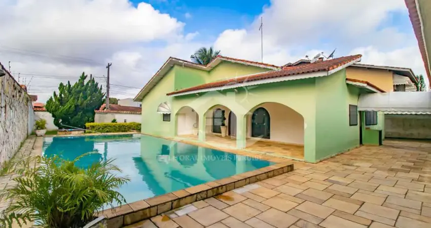 Casa térrea com piscina à venda com piscina, 4 quarto(s),  sendo 4 suíte(s)  no bairro stella maris, 600 metros da praia, peruíbe-sp