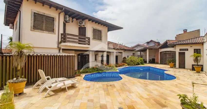 Casa sobrado à venda com piscina, 4 quarto(s),  sendo 2 suíte(s)  no bairro jardim imperador, 500 metros da praia, peruíbe-sp