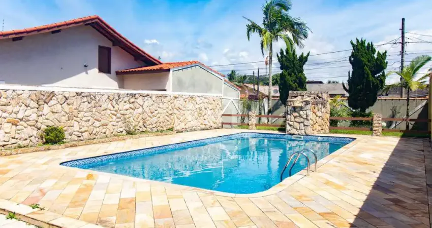 Casa térrea com piscina à venda com piscina, 2 quarto(s),  sendo 1 suíte(s)  no bairro belmira novaes, 550 metros da praia, peruíbe-sp