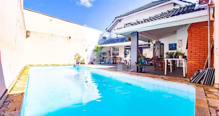 Casa sobrado à venda com piscina, 5 quarto(s), sendo 5 suíte(s) no bairro centro, 600 metros da praia, peruíbe-sp