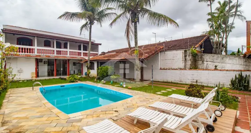 Casa Sobrado à venda com piscina, 3 quarto(s), sendo 1 suíte(s) no bairro Arpoador, 800 metros da praia, Peruíbe-SP